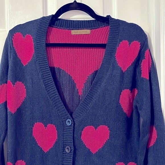 Women’s The Classic Navy and Pink Heart Button Up Acrylic Cardigan Size Small - Picture 4 of 8